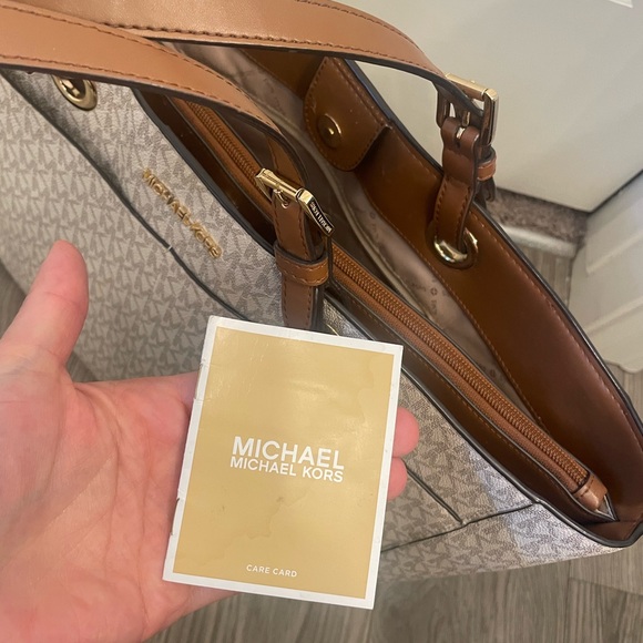 Michael Kors purse - Picture 3 of 8